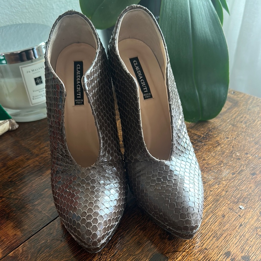 Brown Heeled Boots with Textured Finish EUC